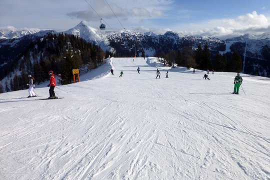 Skifahrer im Skigebiet Zauchensee