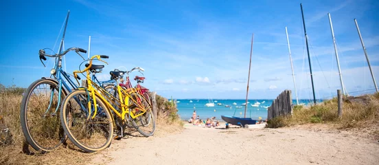 Zelfklevend Fotobehang Kust Plage de Bretagne et vélo sur la côte
