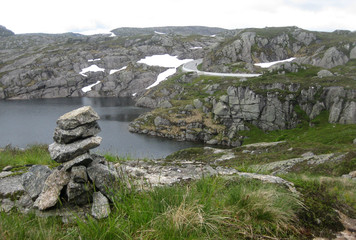 Norwegia Południowa, góra Kjerag - przepaść, uskok nad fiordem Lysefjordem