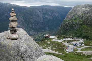 Norwegia Południowa, góra Kjerag - schronisko w dolinie