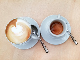 Cappuccino e Caffè in Tazza e Tazzina