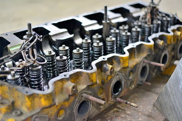 Car head, disassembly of internal combustion engine