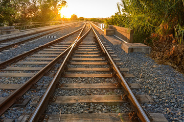 Obraz premium Railway towards sunset