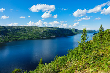 Fototapeta na wymiar Blick auf den Varangerfjord in Norwegen