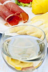 Weißwein mit Spargel