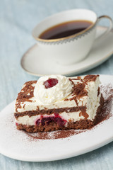 Schwarzwälder Kuchen auf einem Teller