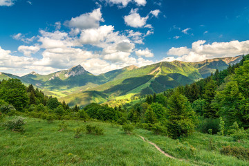Fototapeta premium Krajobraz górski wiosną, park narodowy Mała Fatra, Słowacja, Europa.