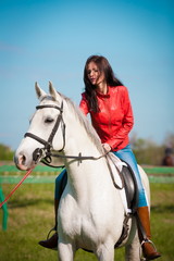 Obraz premium Woman sitting horse. Day. Full height. Red leather jacket