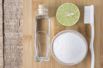 baking soda and lemon on wooden table