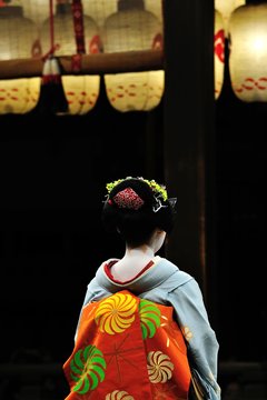 舞妓さん後姿 Adobe Stock でこのストック画像を購入して 類似の画像をさらに検索 Adobe Stock 舞妓さん後姿 Adobe Stock でこのストック画像を購入して 類似の画像をさらに検索 Adobe Stock