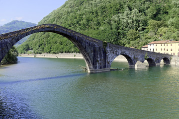 Fototapeta na wymiar Ponte della Maddalena, Ponte del Diavolo, Teufelsbrücke, Borgo a Mozzano, Provinz Lucca, Toskana, Italien, Europa