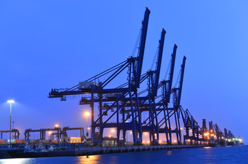 Obraz premium Port crane bridge and bulk carrier