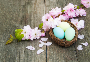 Obraz na płótnie Canvas Easter eggs and sakura blossom