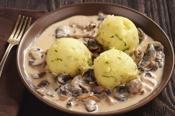 Mashed potatoes with mushroom gravy, vegetarian food.