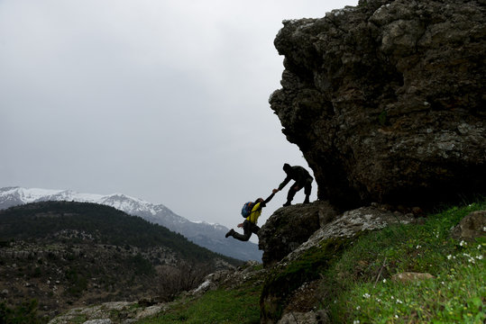 brave mountaineer's concept of cooperation