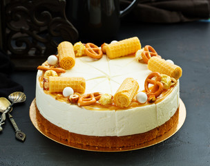 A wonderful caramel cheesecake with homemade caramel, nuts and chocolate.