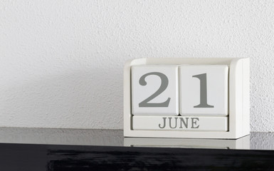 White block calendar present date 21 and month June