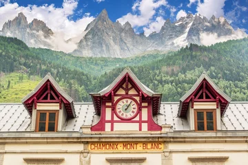 Papier Peint photo autocollant Mont Blanc Chamonix Mont blanc train station, les Aiguilles de Chamonix in the backgound, The Alps, France