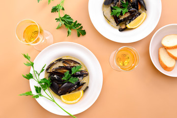 Mussels in creamy garlic and wine sauce served with white wine
