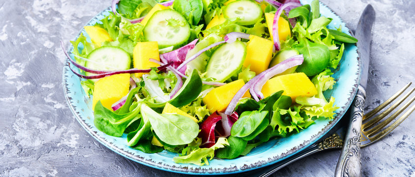 Leaf vegetable salad