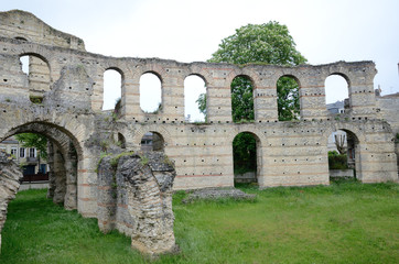 Fototapeta na wymiar Gallo-Roman ruins of the ancient Palais Galien