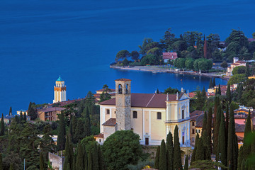 Gardone Riviera, panorama con parrocchiale