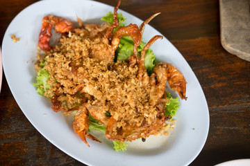 Fried soft shell crabs with garlic