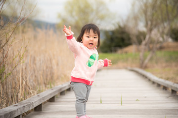 ・ポーズ・子供・振り向く