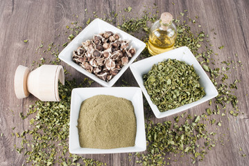 Seeds, leaves and moringa powder - Moringa oleifera