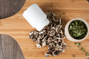 Seeds, leaves and moringa powder - Moringa oleifera