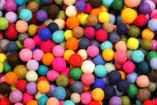 many little balls made with wool