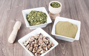 Seeds, leaves and moringa powder - Moringa oleifera