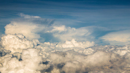 cielo desde arriba de las nubes