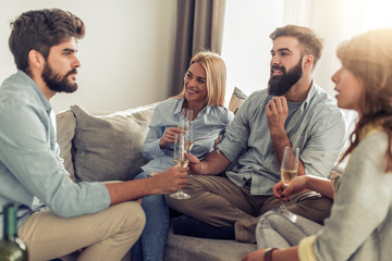 Obraz premium Friends having party at home