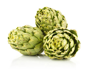 Obraz premium Three globe artichoke flowers isolated on white background raw fresh green stack.