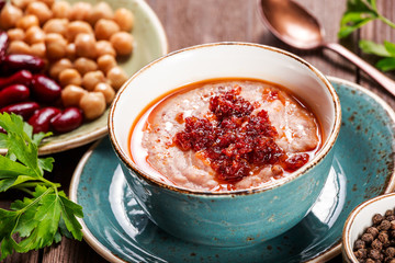 Hummus bowl with chickpea, haricot bean and sun-dried tomatoes o