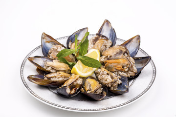 Stuffed mussels (midye dolma)