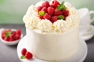 Vanilla raspberry cake with white frosting