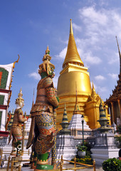 Fototapeta premium Golden Temple Dome & Guards at the Grand Palace, Bangkok