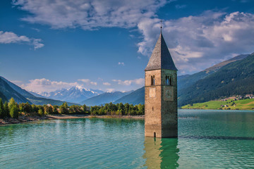 Kirchturm im Reschensee, Italien