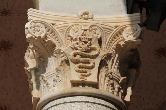 capitello con stemmi nobiliari nel Cortile della Rocchetta; Milano, Castello  Sforzesco Stock Photo | Adobe Stock