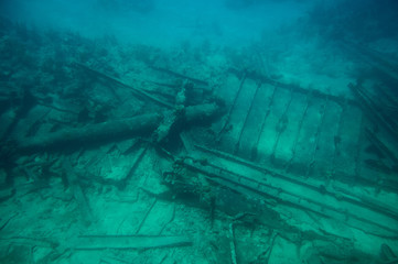Watching shpwreck on glass bottom boat tour