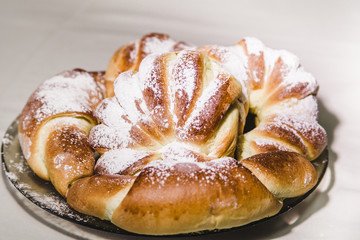  ruddy buns sprinkled with powdered sugar