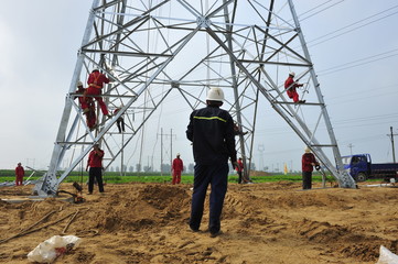 Pylon construction workers