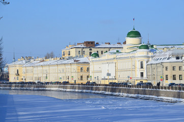 Naklejka premium Санкт-Петербург, набережная реки Фонтнки зимой в ясный морозный день