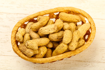 Unpeeled peanuts