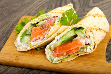 Salmon bread roll