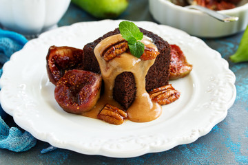 Sticky pudding with caramel sauce and