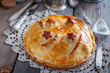 Festive national pie from chicken, pancakes, rice, mushrooms for the wedding table(kurnik, kournik ), Russian rustic style, horizontal © Анна Журавлева