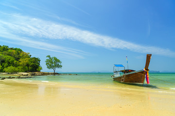 Fototapeta na wymiar Traditional long-tail boat on the beach